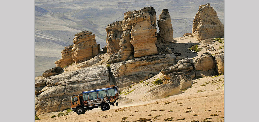 Embark upon an off-road panoramic adventure among the mountains of El Calafate
