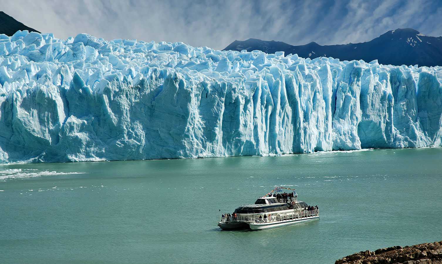 Navigate next to the mammoth Perito Moreno Glacier