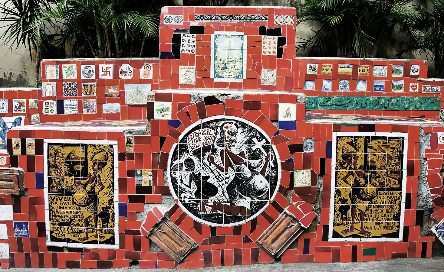 The staircase features around 2300 ornate tiles from 60 countries, of which 300 were painted by Selaron himself