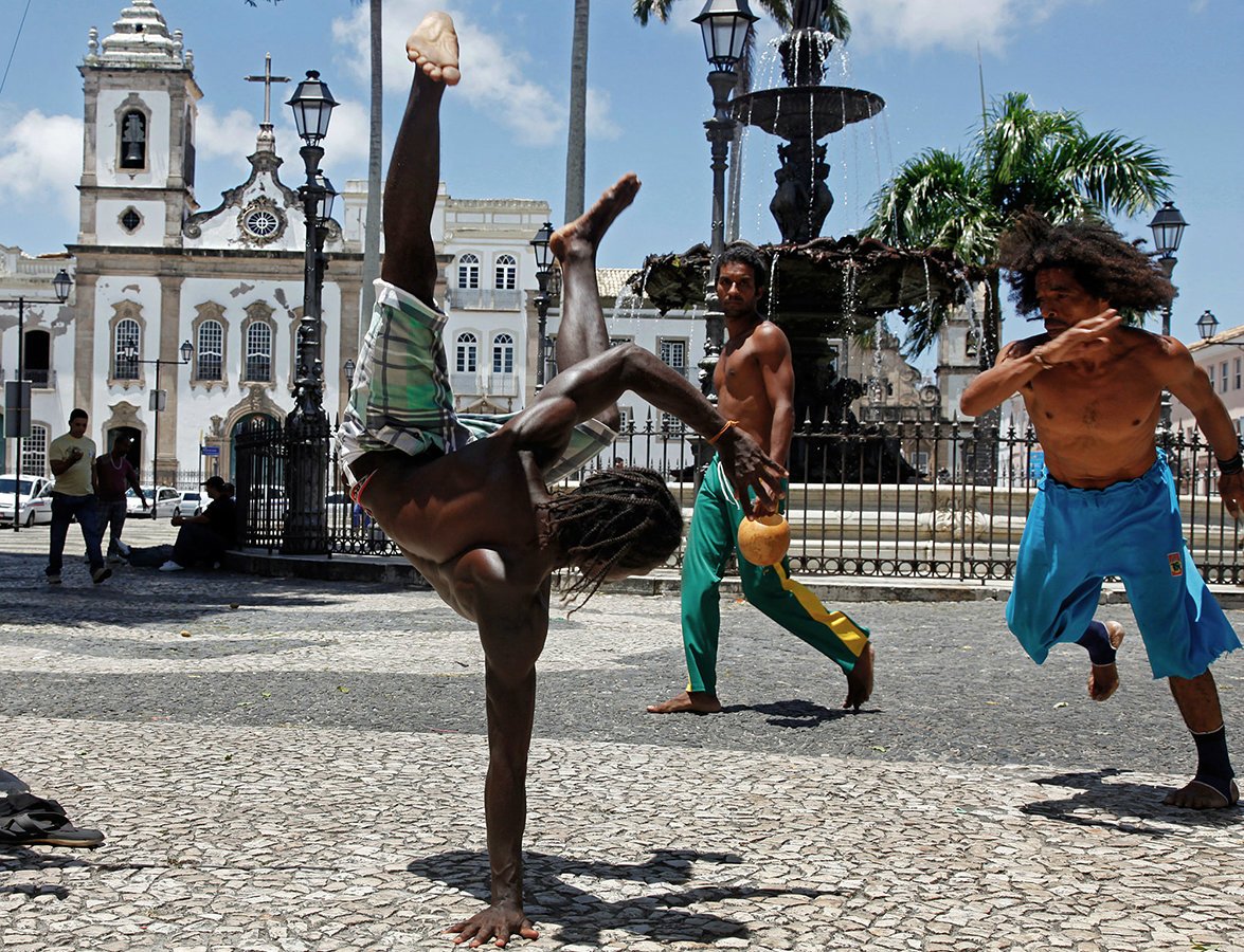 One of the impromptu displays of "Capoeira" that sometimes happen in Salvador&rsquo;s historic center 