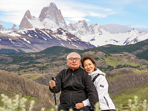 The Mount Fitz Roy stands tall behind Nelly and Boon Hong