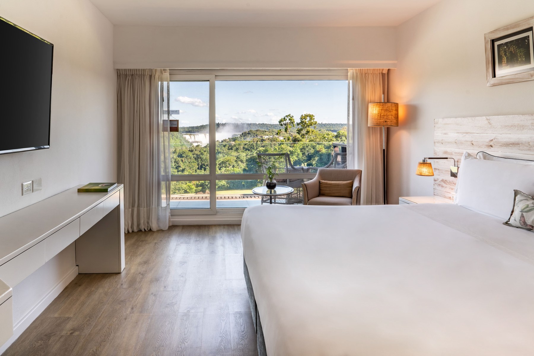 Deluxe Falls View room with a king bed